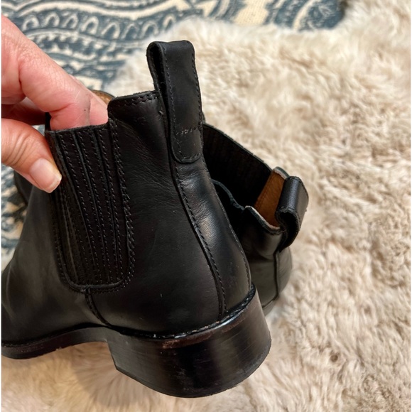 Madewell The Ainsley Chelsea Boot
J8295 leather size 6 - Picture 12 of 15